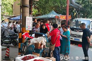 记者：国足曾在20分钟内送中国香港6次角球、4次任意球机会